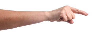 Beyaz arkaplanda bir şeye işaret eden kadın, yakın plan