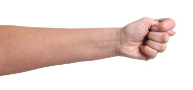 Beyaz arkaplanda incir işareti gösteren kadın, yakın plan