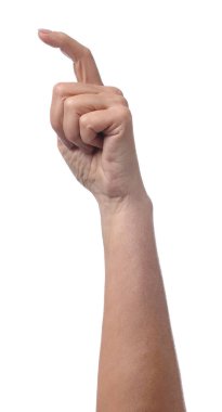 Beyaz arkaplanda bir şeye işaret eden kadın, yakın plan