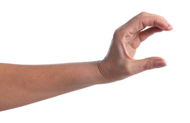 Beyaz arkaplanda bir şeyin boyutunu gösteren kadın, yakın plan