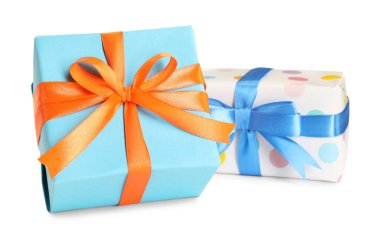 iki güzel hediye kutuları üzerinde beyaz izole