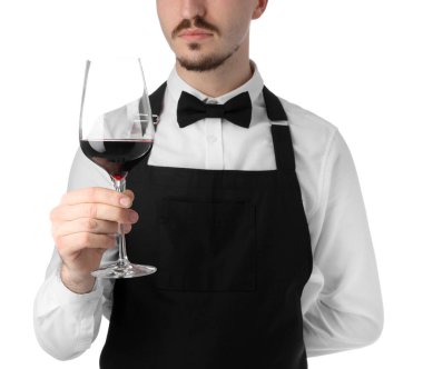 Beyaz arka planda kırmızı şarap kadehi olan profesyonel şarap garsonu.