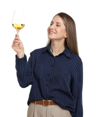 Beyaz arka planda şarap kadehi olan profesyonel şarap garsonu.