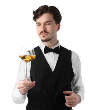 Beyaz arka planda şarap kadehi olan profesyonel şarap garsonu.