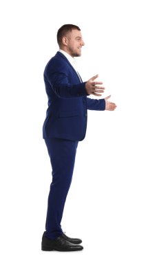 Beyaz arka plan üzerinde poz işadamı portresi tam uzunlukta