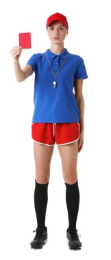 Beyaz arkaplanda kırmızı kartı olan hakem