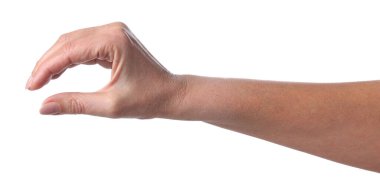 Beyaz arkaplanda bir şeyin boyutunu gösteren kadın, yakın plan