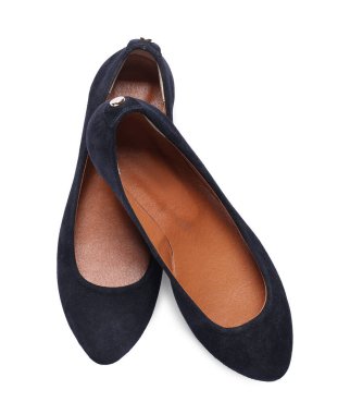 Bir çift şık siyah ayakkabı, beyaz, üst görünümde izole.