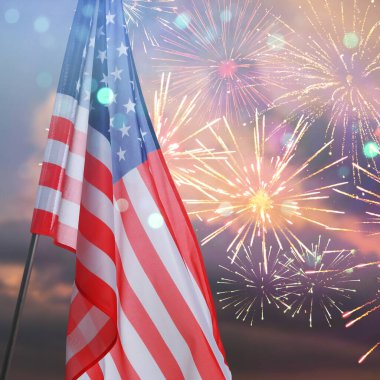 Amerika Birleşik Devletleri bayrağı ve havai fişekler. Ulusal bayram tebrik kartı tasarımı