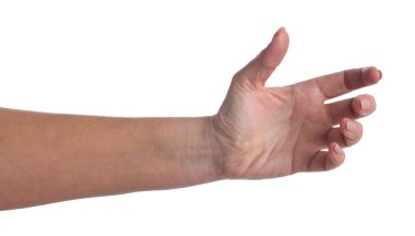 Beyaz arka planda bir şey tutan kadın, yakın plan.