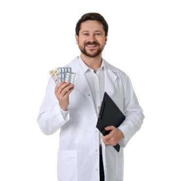 Paltoyla gülümseyen eczacı ve beyaz arka planda hapların kabarcıkları.