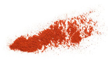 Kırmızı biber tozu beyaza izole edilmiş, üst manzara.