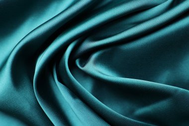 Arka plan olarak güzel yeşil saten kumaş, yakın plan görünümü