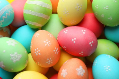 Birçok boyanmış Paskalya yumurtaları arka plan, üst görünüm