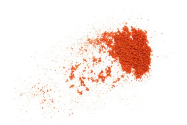 Kırmızı biber tozu beyaza izole edilmiş, üst manzara.