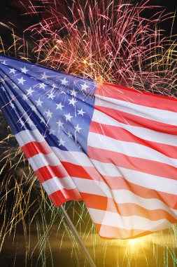 Amerika Birleşik Devletleri bayrağı ve havai fişekler. Ulusal bayram tebrik kartı tasarımı