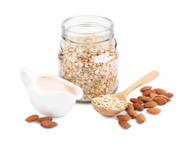 Yulaf gevreği, badem sütü ve fındık.