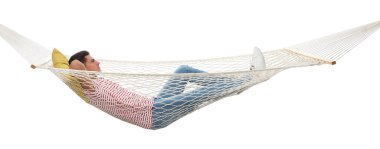 Beyaz arka planda hamakta dinlenen adam