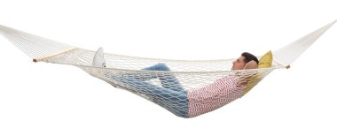 Beyaz arka planda hamakta uyuyan adam