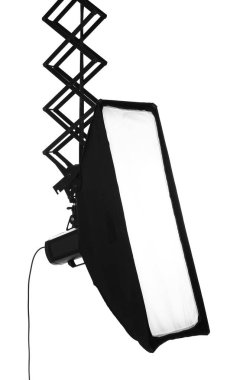 Beyaz arka planda asılı profesyonel yıldırım ekipmanları