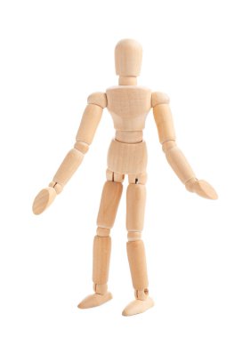 Beyaz arka planda duran ahşap bir manken.