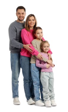 Beyaz arka planda mutlu aile portresi