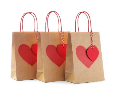 Kalpleri beyaza ayrılmış hediye paketleri. Sevgililer Günü