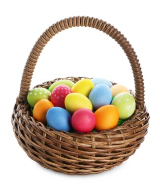 Paskalya sepeti beyaza boyanmış yumurtalar.