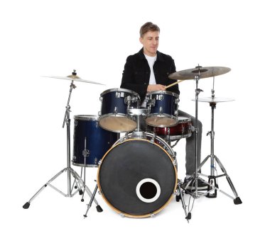 Beyaz arka planda davul çalan adam