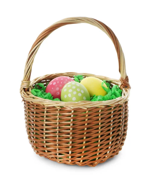 Paskalya sepeti beyaza boyanmış yumurtalar.
