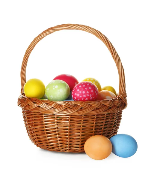 Paskalya sepeti beyaza boyanmış yumurtalar.