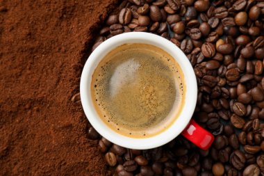 Aromatik kahve, öğütülmüş kahve ve fasulye.