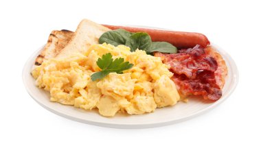 Lezzetli bir kahvaltı. Pastırma, sosis, kızarmış ekmek, fesleğen ve maydanozlu yumurta.