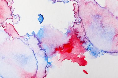 Beyaz kağıt üzerinde parlak suluboya resim, üst görünüm