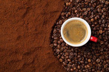 Aromatik kahve, öğütülmüş kahve ve fasulye.