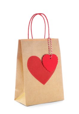 Kalbi beyaza ayrılmış bir hediye paketi. Sevgililer Günü