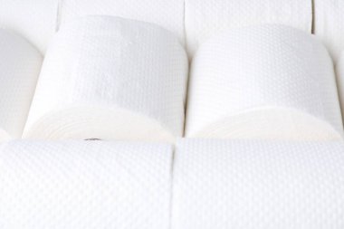 Arka plan olarak tuvalet kağıdı ruloları, yakın plan