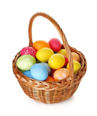 Paskalya sepeti beyaza boyanmış yumurtalar.