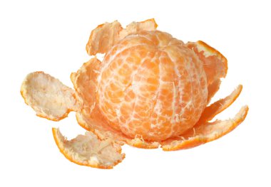 Olgun mandalina kabuğu beyaza izole edilmiş