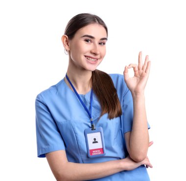 Tıbbi asistan beyaz arka planda iyi bir hareket gösteriyor