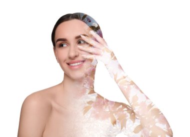 Güzel bir kadın ve çiçek açan ağaç dalları, beyaz arka planda çift pozlama. Bahar mevsimi