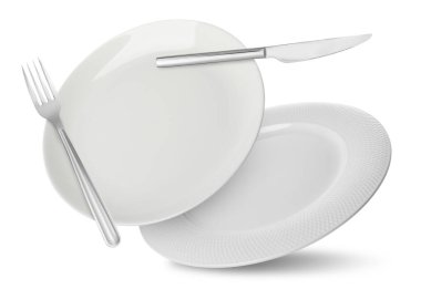 Tabaklar, çatal ve bıçak beyaz arka plana düşüyor