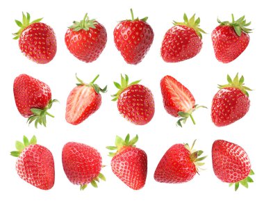 Beyaza izole edilmiş taze çilekler. Tam ve dilimlenmiş.