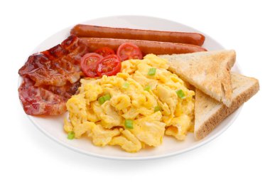 Lezzetli bir kahvaltı. Pastırmalı, sosisli, domatesli ve kızarmış ekmekli leziz omlet.