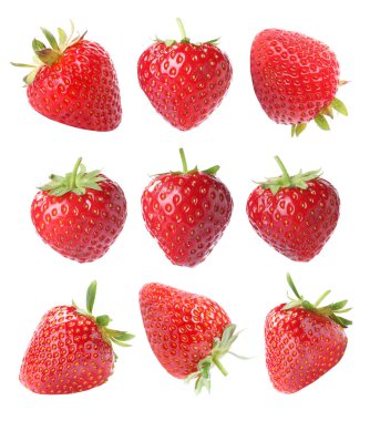 Beyaz üzerine izole edilmiş taze çilekler.