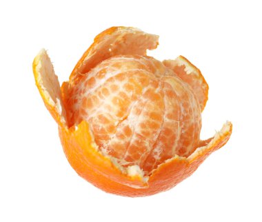 Olgun mandalina kabuğu beyaza izole edilmiş