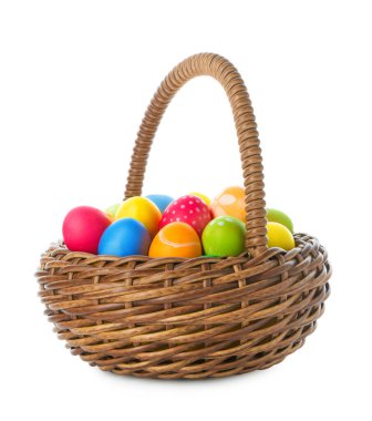 Paskalya sepeti beyaza boyanmış yumurtalar.