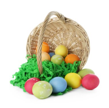 Paskalya sepeti beyaza boyanmış yumurtalar.