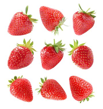 Beyaz üzerine izole edilmiş taze çilekler.