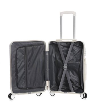 Boş büyük bir bavul beyaza izole edilmiş.